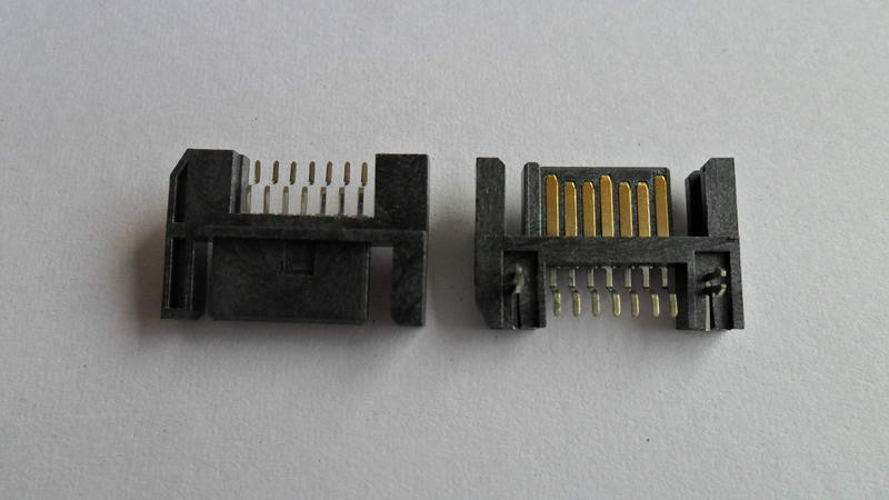 CA07-032 SATA 7P 正向 SMT魚叉側插型