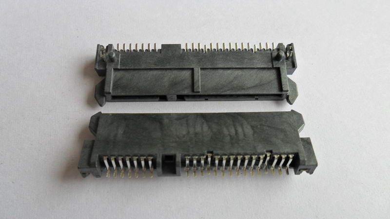 CA22-011 SATA 7+15P 母座 SMT H4.20 板下三條莖側插魚叉2