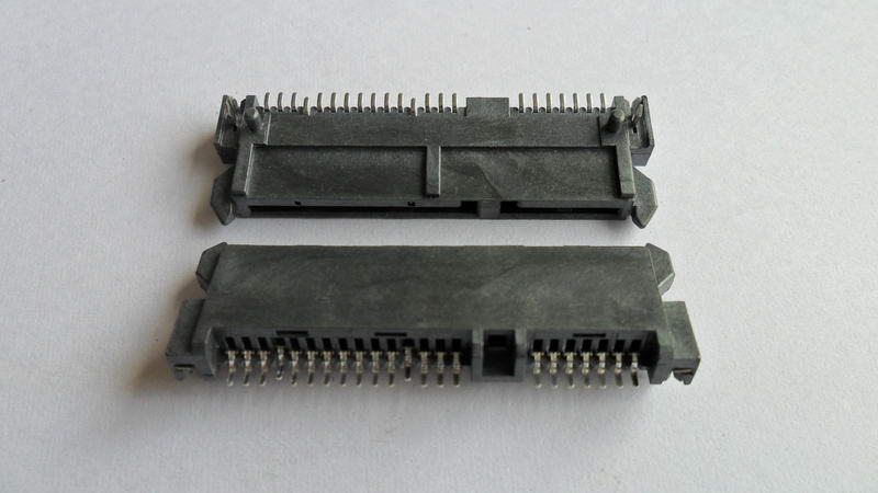 CA22-011 SATA 7+15P 母座 SMT H4.20 板下三條莖側插魚叉